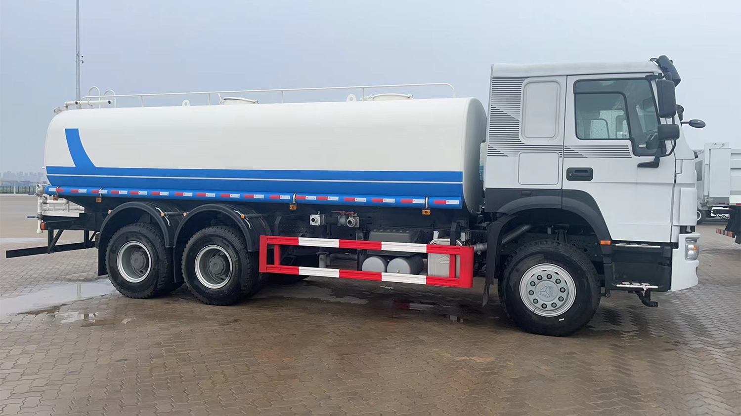 water sprinkler truck for sale