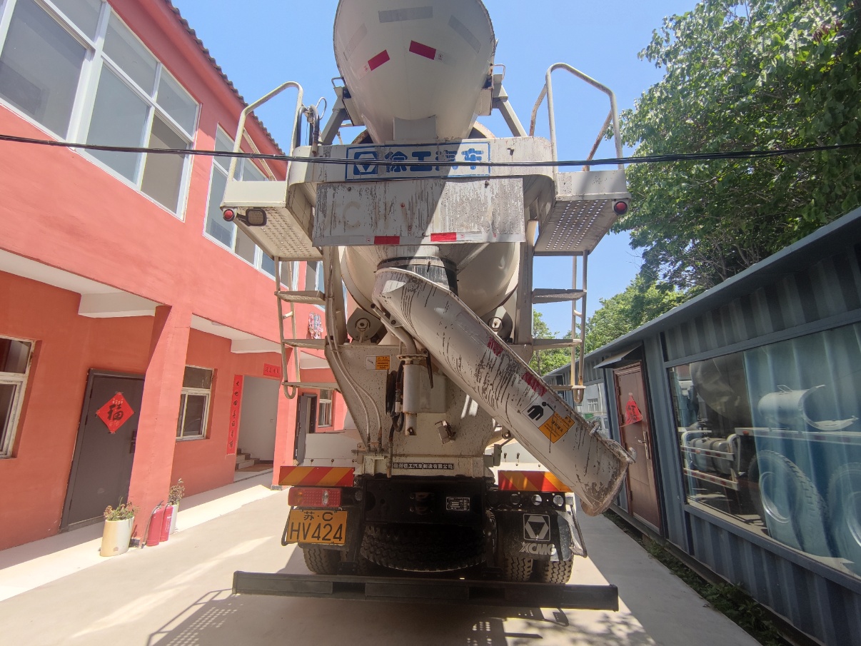 14 Cubic Meter Second Hand Concrete Mixer Trucks