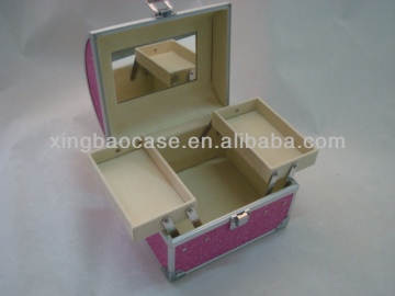 Cosmetic case train, cosmetic case, makeup case with lock