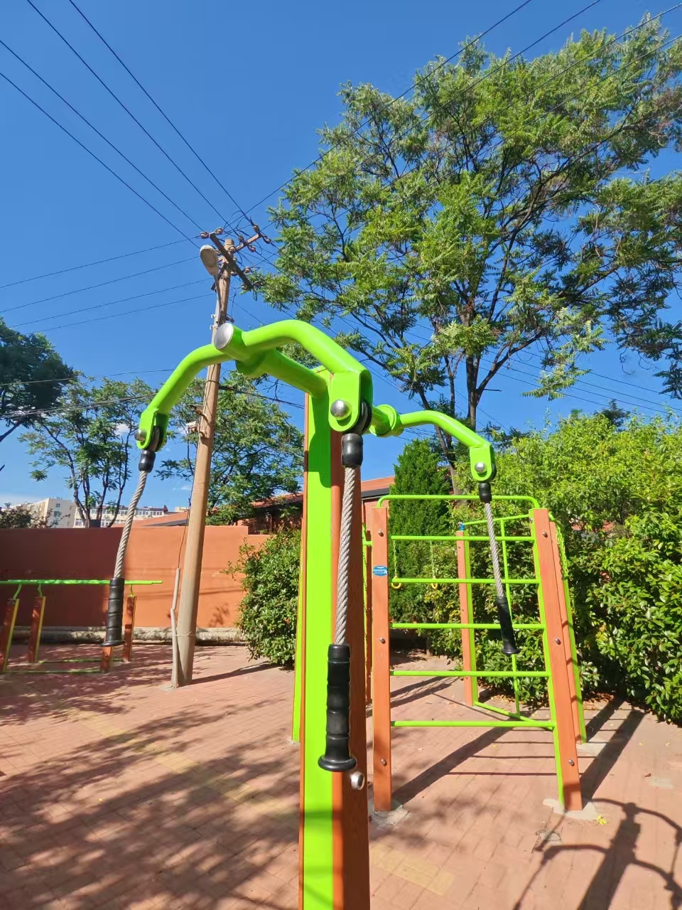 Outdoor fitness equipment