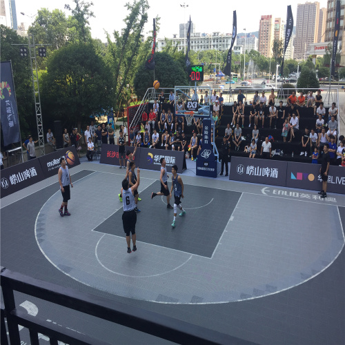 Mosaico en la corte de la superficie de baloncesto