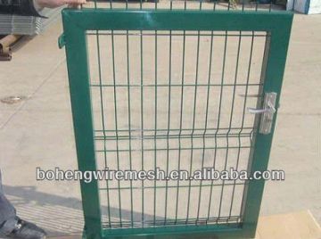 MODERN FENCE GATE DESIGN