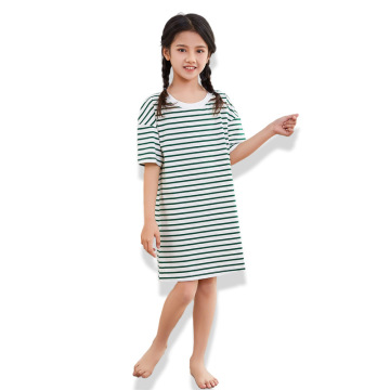 लड़की की पोशाक लाल हरे ग्रे सफेद धारीदार नाइटड्रेस