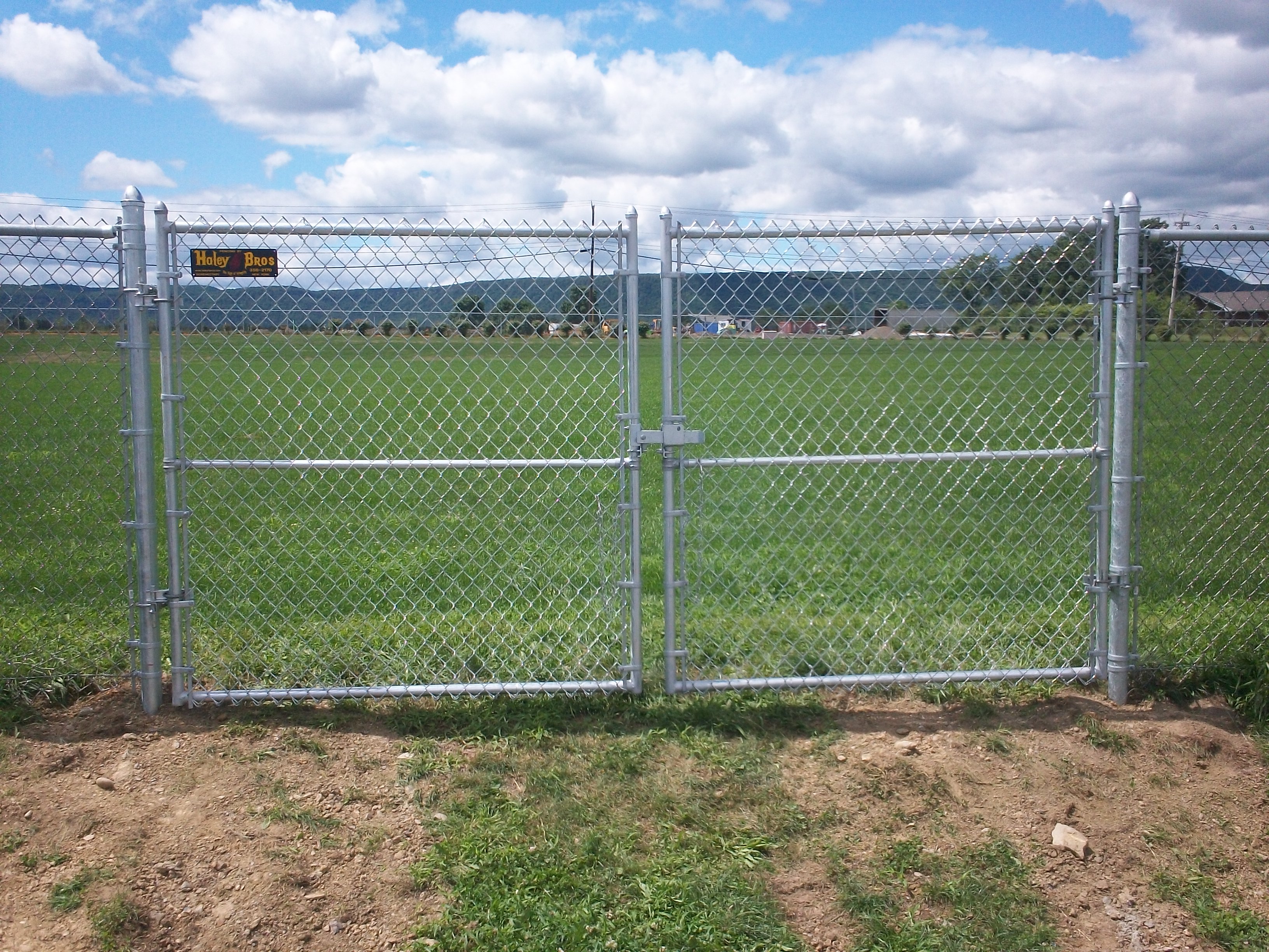 chain link fencing gate 