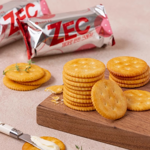 Lotte Small Round Biscuits with Zec Soda Flavor