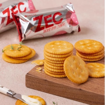 Lotte Small Round Biscuits with Zec Soda Flavor
