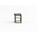 Silla de brazo de madera con ratán hacia atrás