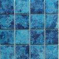 Charmante mosaïque en porcelaine de piscine bleue