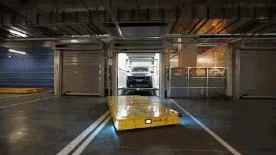 AGV de estacionamiento tipo placa