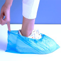 Cubiertas de zapatos médicos antideslizantes impermeables de plástico desechables
