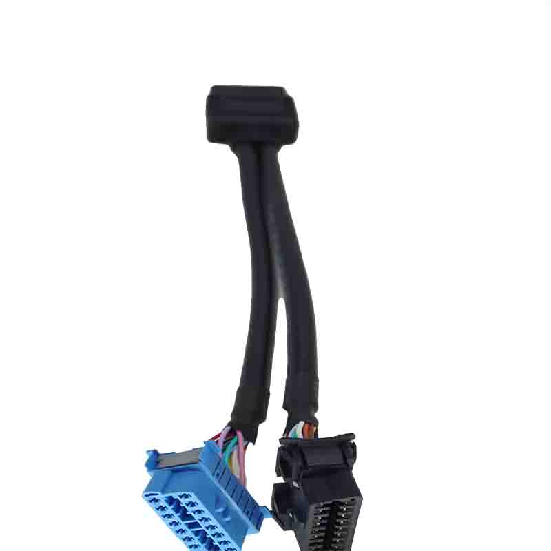 OBDII 16P-Stecker auf zwei OBDII 16P-Buchsen