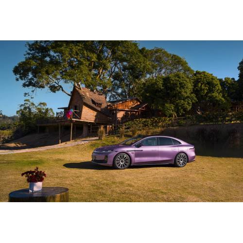 New luxury sedan Hyper A800