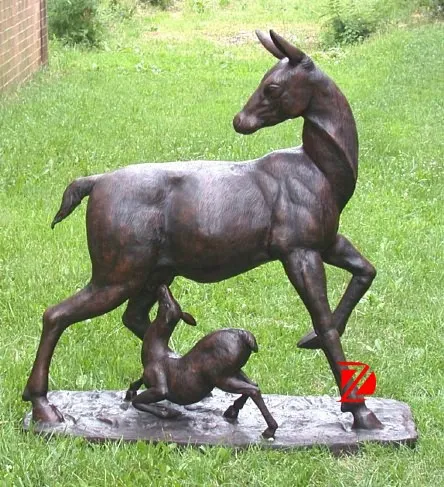 mother and baby deer bronze statue