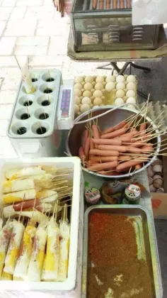 Commercial kitchen appliance egg roll machine