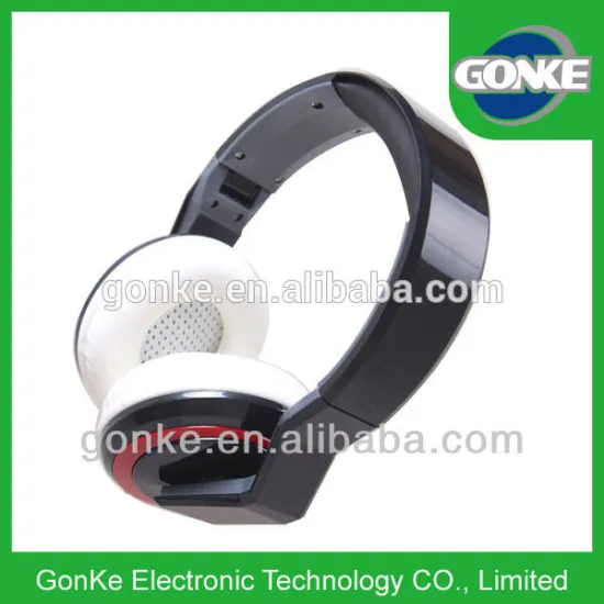 Foldable and Extendable Personalized Ear Cups Colored Headphones Convenient for Travelling and Packing
