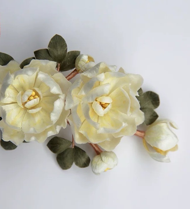 Non-legacy velvet flowerExquisite gardenia brooch