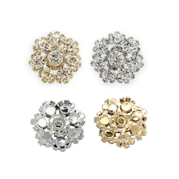 Pulsanti in metallo oro, argento e lega abbelliti di fiori e in lega personalizzati per cucire e usare la moda