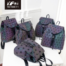 Moda de moda personalizada Noctilucente Efecto PU Mochila Geométrica Mochila luminosa reflectante Versátil