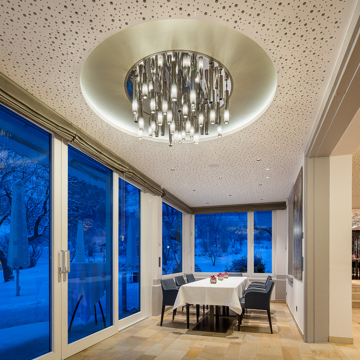 Lampadario in vetro di cristallo dell'hotel