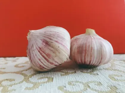 WEST AFRICA MARKET GARLIC