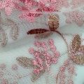 Rosa Blumen bestickter Tüllstoff aus 100 % Polyester