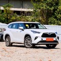 Jeune et exquise Toyota Highlander