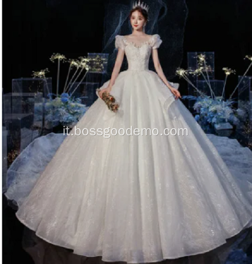 Abito da sposa con swing posteriore in pizzo bianco