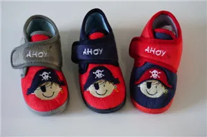 The boy injection shoes with a cartoon