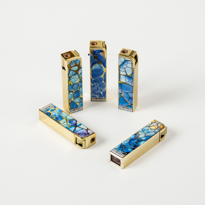 Isqueiro com padrão de pedra preciosa onda azul com acabamento dourado