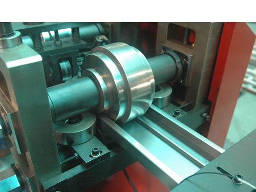 Máquina de fabricación de marco de puerta de metal de corte de perfil hidráulico