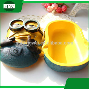 wholesale custom personalized resin cartoon minions table top cigar cigarette ashtray with lid cover
