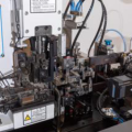 Macchina di inserimento del tubo di restringimento del calore automatico