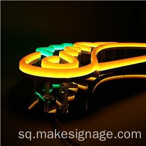 Dritat neoni akrilik të udhëhequr