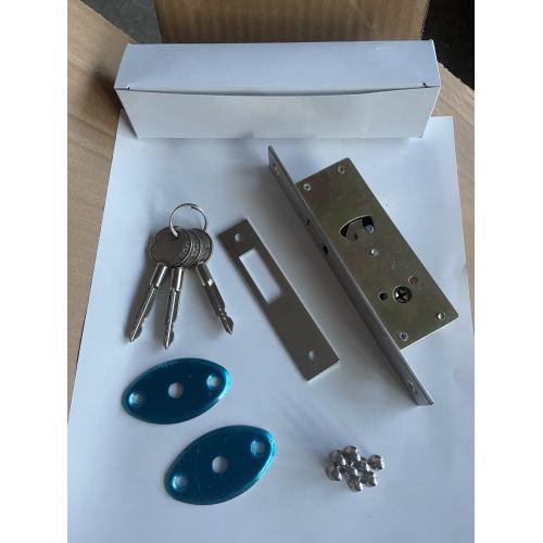 Localización de la puerta del marco de aluminio en 44F