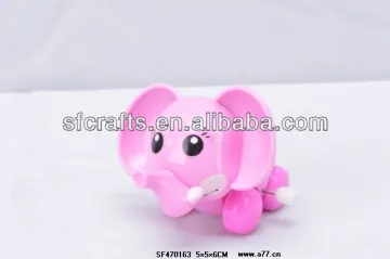 Plastic wind up animal toys