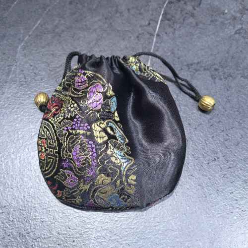 Чысты тытанавы бранзалет з пацеркі