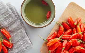 Plump goji berries are good for the eyes