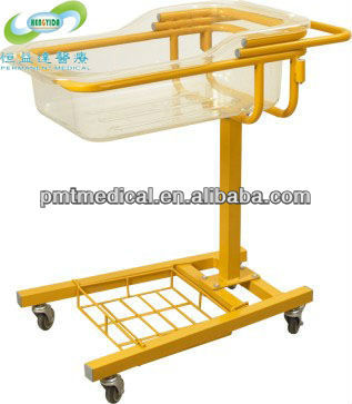 Hospital baby bassinet with wheels