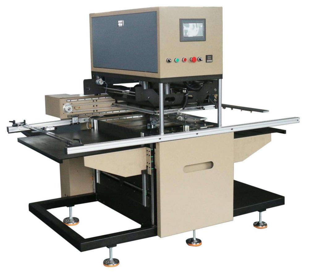 450 Machine d'estampage automatique en feuille chaude / machine de bronzage pour carton ondulé en cuir en cuir