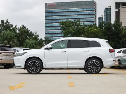 HUAWEI AITO M7: Extended-Range Hybrid Electric Vehicle