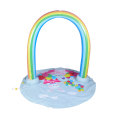 Arc arc-en-ciel gonflable nageant la patte de natation