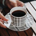 Textura de tela Cerámica de café y platillo juego de té de té de té de porcelana con olla y soporte