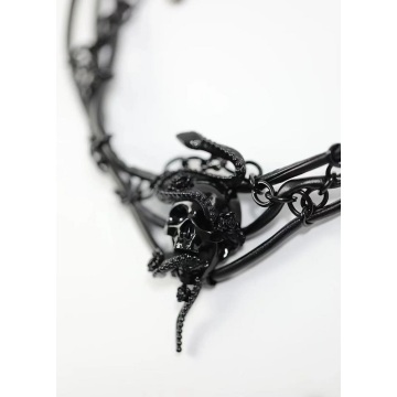 Colar de crânio serpentino preto