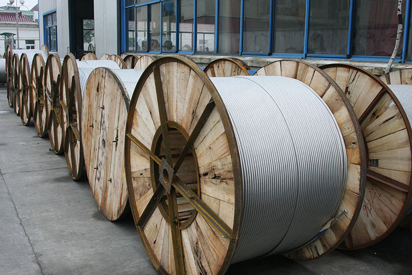 JL/G1A-300/50-26/7 estelas con núcleo de aluminio