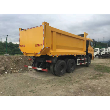 Tipper hạng nặng với hộp hàng hóa hình chữ U