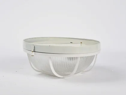 Moisture proof light withLAMP HOLDER