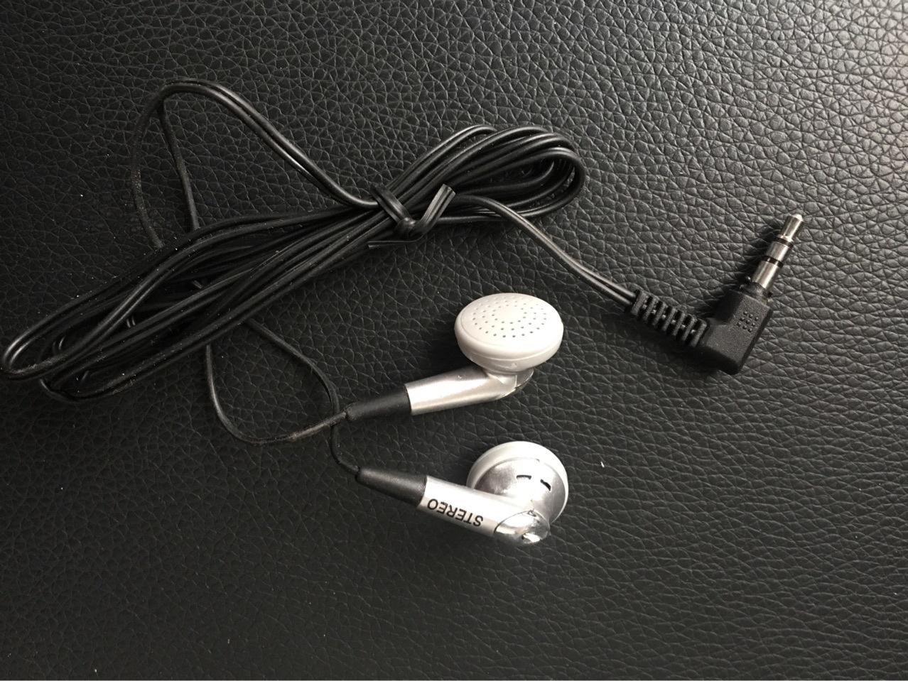 airline earphone