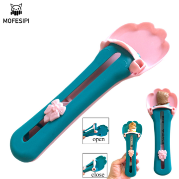 High Quality Pet Feeder: Cat Snack Accessories, Non-Wet Mouth Squeezer, Plastic Spoon
