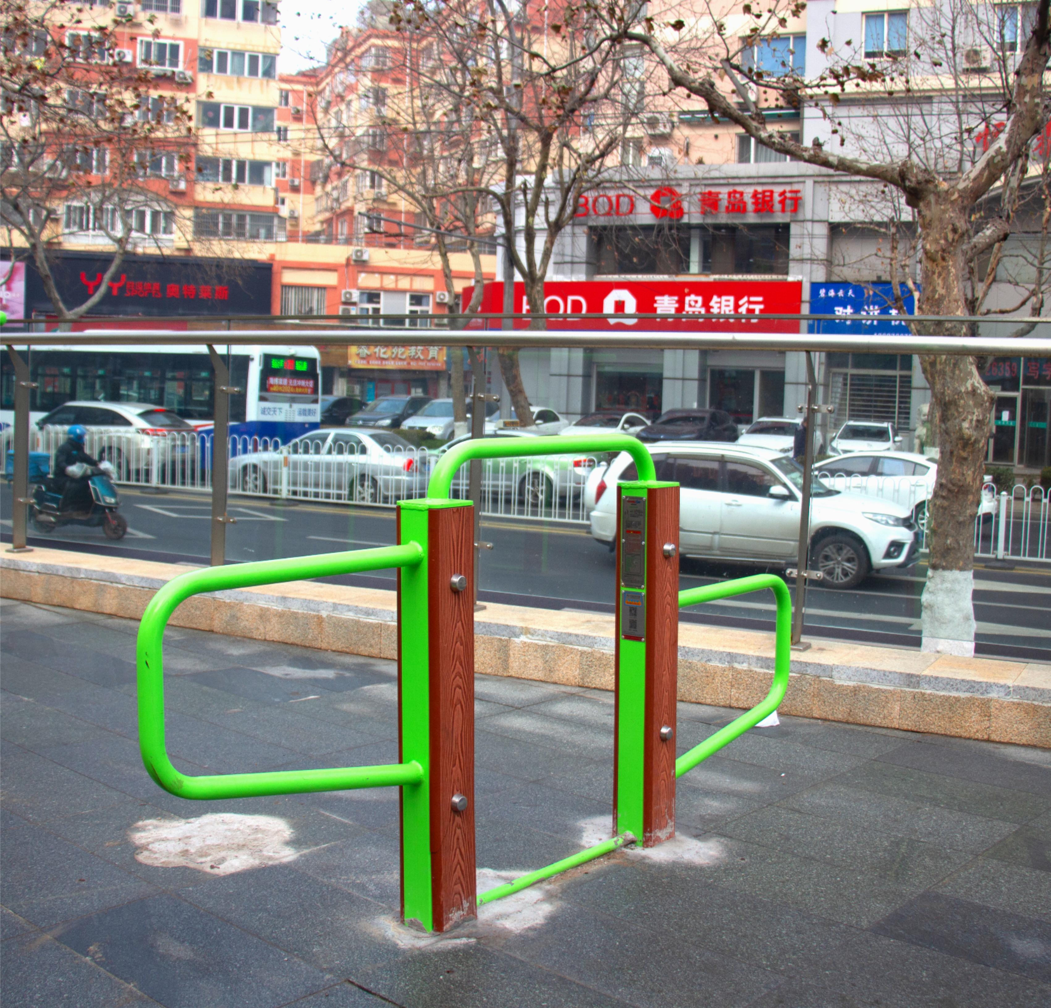 outdoor fitness equipment