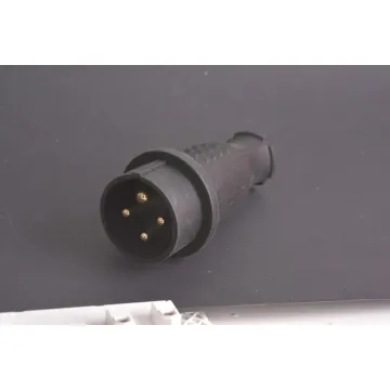 Немецкая трехфазная вилка 3P+E 32A/380V P6661